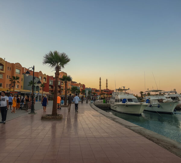 Private Hurghada Stadtrundfahrt ,Hurghada bei Nacht .