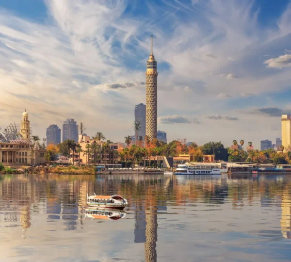 "Städtereisen in Ägypten – Blick auf Kairo und moderne Architektur
